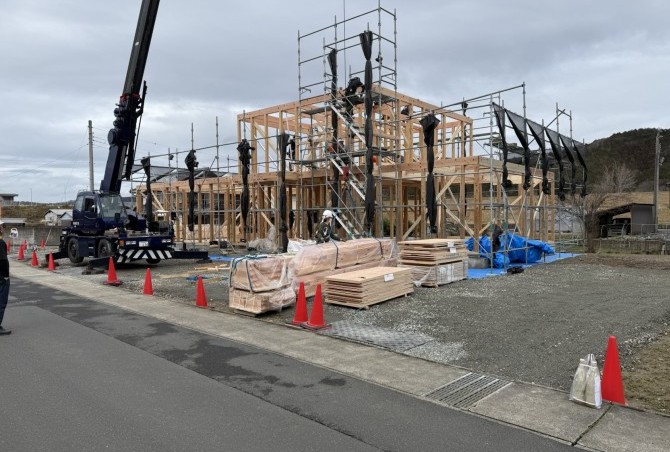 I様邸昨日、無事に棟が上がりました。