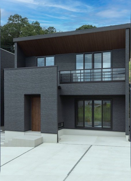 三角垂れ壁の書斎が可愛い広々バルコニー付きのお家