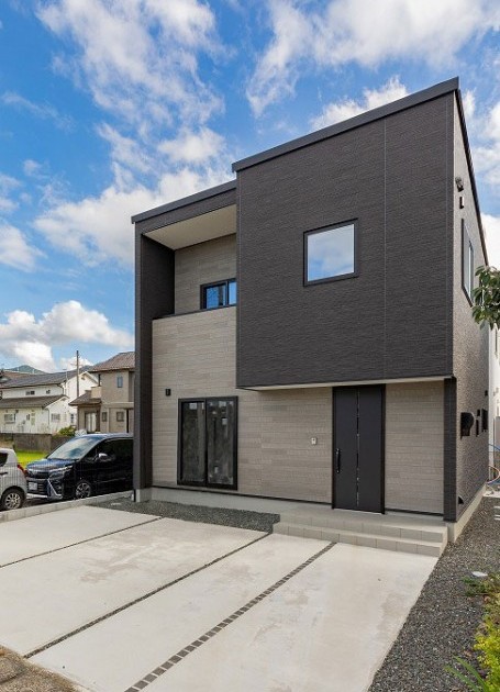 モザイク柄キッチンがお洒落なシンプルモダンのお家