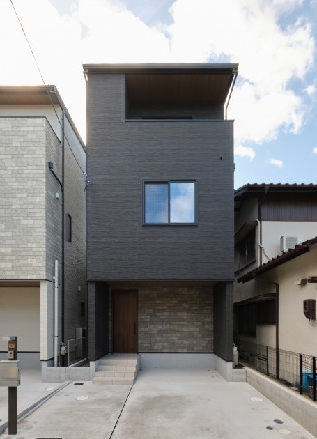 洗練された都会スタイルの、3階建てコンパクトハウス
