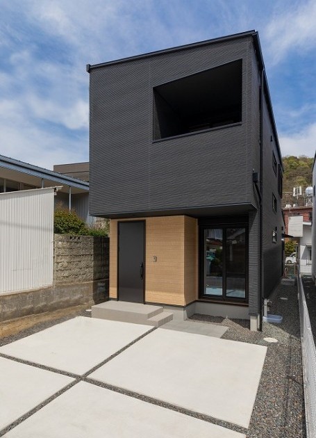 吹抜広々リビング空間が素敵な片流れ屋根の家