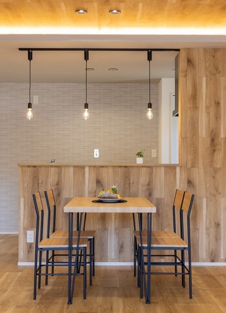 寝室から繋がるバルコニーや大きなお庭で趣味が捗るお家