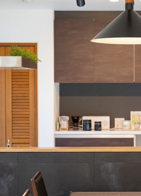 和室が空間を開放的にみせる木の風合いを楽しめる家